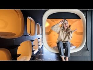 【海外】「こんなの日本でしか無理だよ！」「快適そうだけど・・」外国人女性が日本のカプセルホテルを紹介。鍵やドアが無いホテルに海外も唖然