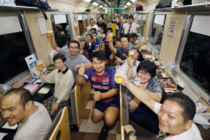【海外】「俺らも行かないといけないな」日本ではラグビー観戦後にビール列車で飲み放題が体験できるらしい