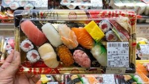 【海外】「日本だけズルい・・・」日本のスーパーで買える寿司のクオリティーを海外が絶賛!
