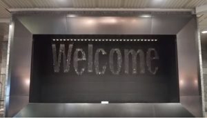 【海外】「日本人に不可能はないのか？」大阪駅の水時計が凄すぎると海外で話題に！