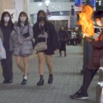 【海外】「日本人はシャイだね」日本の燃える本ドッキリに海外が興味津々!