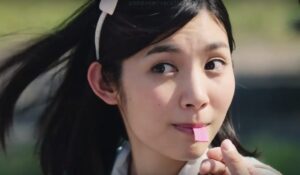 【海外】「傑作だ！」日本のさけるグミCMが面白すぎると海外騒然！