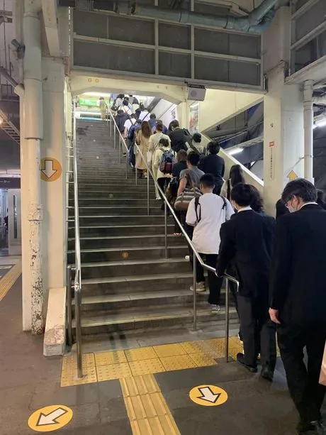 【海外】「並外れている」「生まれる国を間違えた」日本人の規律ある姿に海外衝撃!