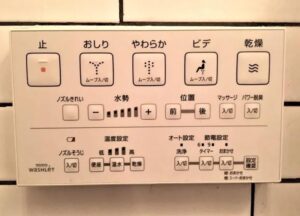 【海外】「日本のトイレは異次元すぎるw」ボタンが多すぎる日本のトイレに海外仰天!