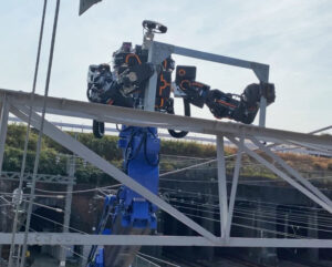 【海外】「日本の作業用人型ロボットがガンダムみたいなんだが・・」「今すぐ配備しろ!」「日本は先に進みすぎw」