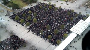【海外】「日本のコミケの行列さばきが凄すぎる」→「日本はとんでもない国だ・・」「日本人は別次元にいる」
