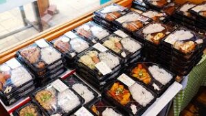 【海外】「これが200円ってウソだろ？」「韓国とは比べ物にならない・・」日本の激安弁当に海外驚愕！