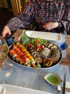 【海外】「ドイツにある伝統的な日本食レストランで提供される寿司がこちら」→「これは寿司なのか・・？」