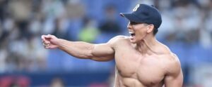 【海外】「日本の野球は最高だなw」ボディビルダーの始球式に海外びっくり仰天!