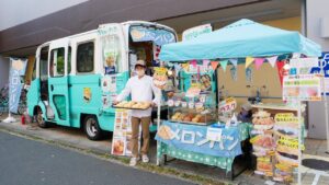 【海外】「美味しそう!」「日本のメロンパンって最高だよな」焼きたてメロンパンの移動販売に海外驚愕!