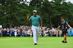 【海外】「日本のコースはいつも綺麗ね」ZOZOゴルフツアー会場に現れた日本の裏方集団が凄すぎると海外で話題に！