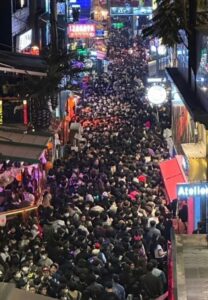 【海外】「胸が痛むよ」韓国ソウルの繁華街で犠牲者149人、ハロウィンで起きた雑踏事故に海外衝撃！　