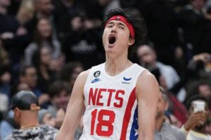 【海外】「驚異的だ!」渡邊雄太、古巣ラプターズ戦で見せた劇的スリーにNBAファンも大興奮!