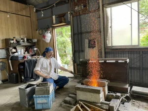 【海外】「日本で修行中のアメリカ人の刀鍛冶だけど質問ある？」