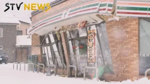 【海外】「北海道にあるコンビニが雪で潰れているんだけど......」