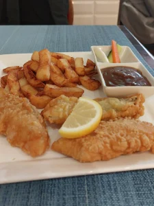 【海外】「日本で初めて9.7ポンドのフィッシュ・アンド・チップスを食べてみた」