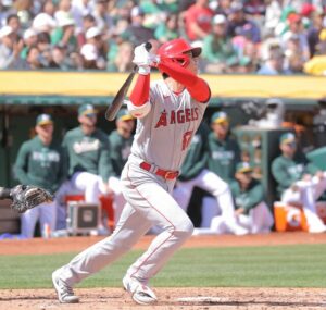 【海外】「ショータイムの始まりだ!」大谷翔平が今季1号!トラウトとのアベックホームランにファン大興奮!