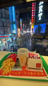 【海外】「ブレードランナーの世界だ!」渋谷のマクドナルドから眺めが近未来的すぎると海外で話題に!