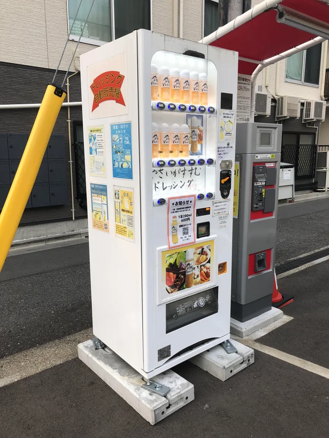 【海外】「日本の異常さは別次元だ」日本に存在するドレッシング自販機に海外驚愕!