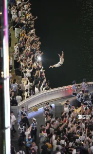 【海外】「阪神ファンって凄いね」阪神優勝に熱狂する道頓堀の様子に海外も大興奮！