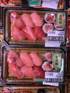 【海外】「めちゃくちゃ美味そう!」東京のスーパーの寿司のクオリティに海外驚愕!