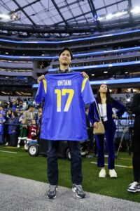 【海外】「一番盛り上がった瞬間だった」NFL会場で見せた大谷翔平の振る舞いに全米が感動！
