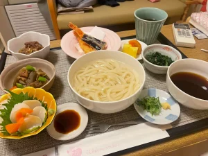 【海外】「豪華すぎw」外国人が日本で入院中に食べた食事に海外が大騒ぎ!