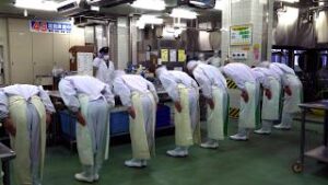 【海外】「日本は凄い国だ....」刑務所内の作業風景を観た外国人たちが自国とあまりに違う規律の高さに感動