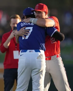 【海外】「最高の二人だ!」大谷翔平、元チームメイトのトラウトとの再会にファン感涙!