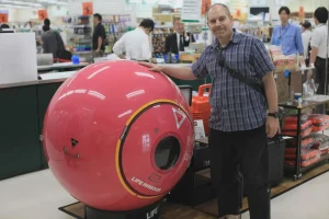 【海外】「日本の津波用シェルターがアレにしか見えないのだが....」