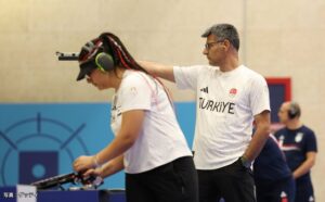 【海外】「日本ってやっぱ最高だな」パリ五輪”無課金おじさん”のファンアートに称賛の声!