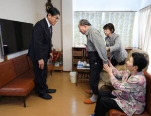 【海外】「日本の県警本部長が無実の人を60年間死刑囚にしたことを謝罪」→「アメリカだったらありえない」「土下座するべき」