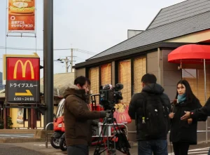 【海外】「安全な日本でこんな事件が起きるなんて....」日本のマクドナルドを起きた悲劇に海外から悲しみの声