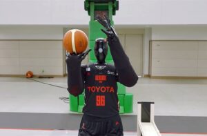 【海外】「これが日本の技術力だ!」ギネス世界記録のトヨタバスケットロボットがヤバすぎると話題に!