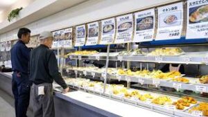 【海外】「全部食べてみたい!」日本のポツンとセルフサービス食堂に海外も興味津々!