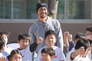 【海外】「なんて素敵な子供たちなの」ドジャース・ベッツと日本の小学生の交流にファンが感動!