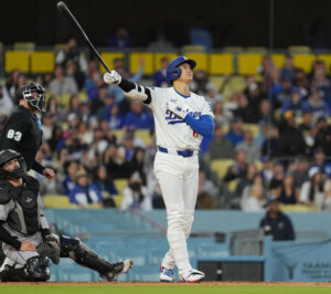 【海外】「なんてホームランだ!」ドジャース大谷翔平が2試合連続超特大6号ホームラン!