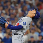 【海外】「なんて男だ...」ドジャース球団史上初&21世紀初のWS連覇に導いた山本由伸の圧巻のパフォーマンスにファン騒然！