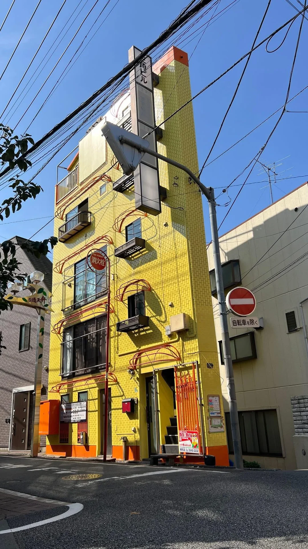 【海外】「日本人は何を考えているだw」日本一細い物件に海外驚愕