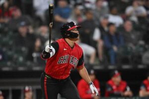 【海外】「軽く振ってこれ？」村上宗隆の衝撃11号ホームランに海外騒然ｗ