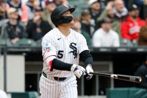 【海外】「今すぐ契約延長しろ」村上宗隆、4号逆転2ランにファン驚愕