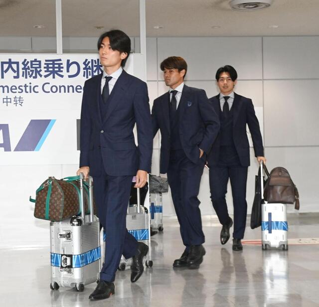 【海外】「日本との差がエグすぎる…」W杯敗退後の帰国風景のギャップに海外サッカーファンが騒然