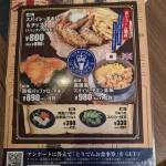 【海外】「天才かよ…」「うちの国なら1日で崩壊する」日本のエレベーターにある「謎の椅子」の正体に外国人が驚愕!